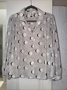 CAbi Eclipse White Button-Down Blouse with Black Moon Print Like New Size Small